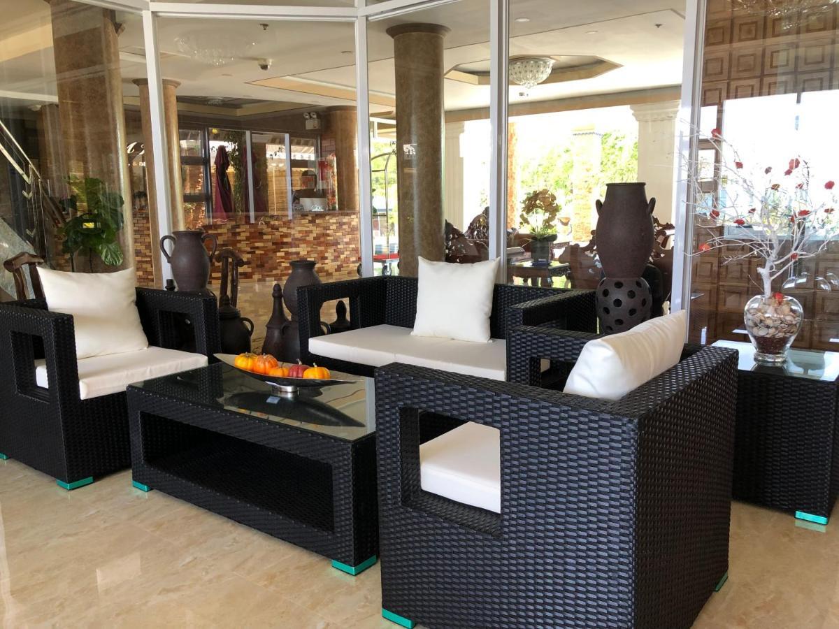 Em Royalle Hotel & Beach Resort 산 후안 외부 사진